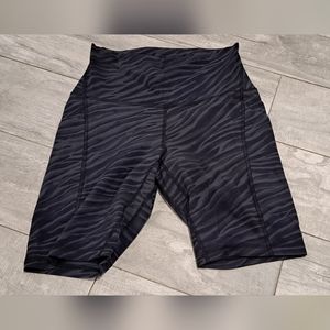 Lululemon aligns shorts 6